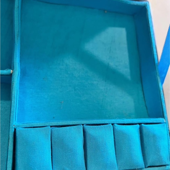 Vintage Asian Lacquer Jewelry Box With Carved Stone Floral Inlay - Picture 5 of 10